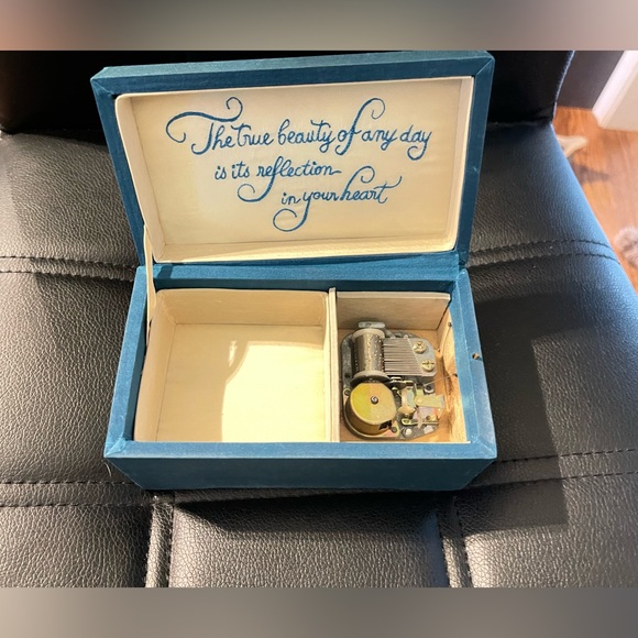 Vintage Fabric With Floral And Butterfly
Embroidery Musical Jewelry Box - Picture 2 of 10